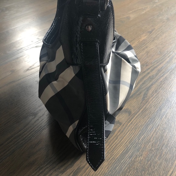 💯 Authentic Burberry Black Check Handbag - Picture 4 of 8